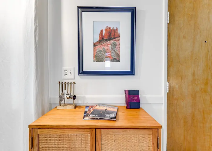 Walk To Old Town: Chic W/ Pool! Holiday home *