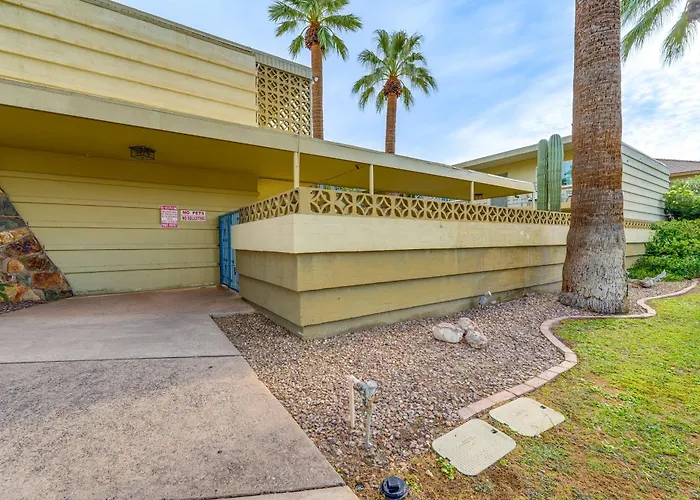 Walk To Old Town: Chic W/ Pool! Holiday home