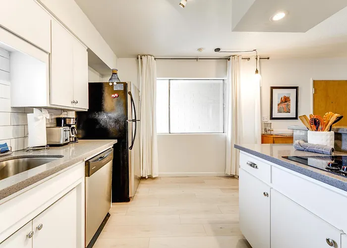 Walk To Old Town: Chic W/ Pool! * Scottsdale